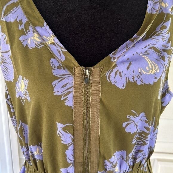 CAbi Celebrity Top Sleeveless Pop Flower Zipper Accent Med Tank Style #4184  A - Picture 2 of 8